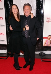 Vi presento i nostri - I coniugi Lisa Hoffman e Dustin Hoffman 'Bernie Focker' durante la Première del 15 dicembre 2010 al 'Ziegfeld Theatre' di New York. - Vi presento i nostri